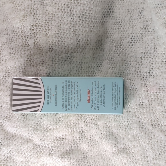 First Aid Beauty Facial Radiance Niacinamide Dark Spot Serum, 30ml/1.0f oz - Picture 15 of 16